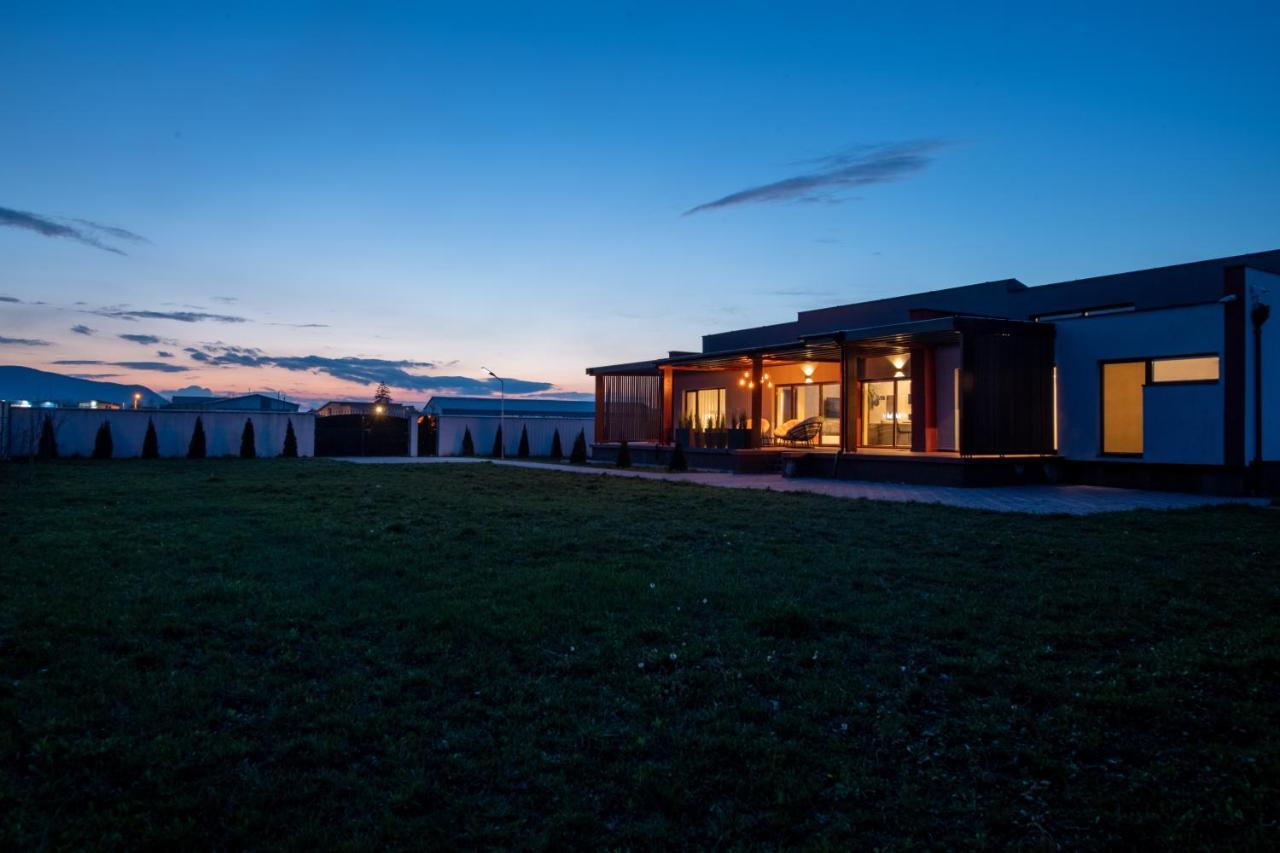 Casa Florida Villa Braşov Exteriör bild